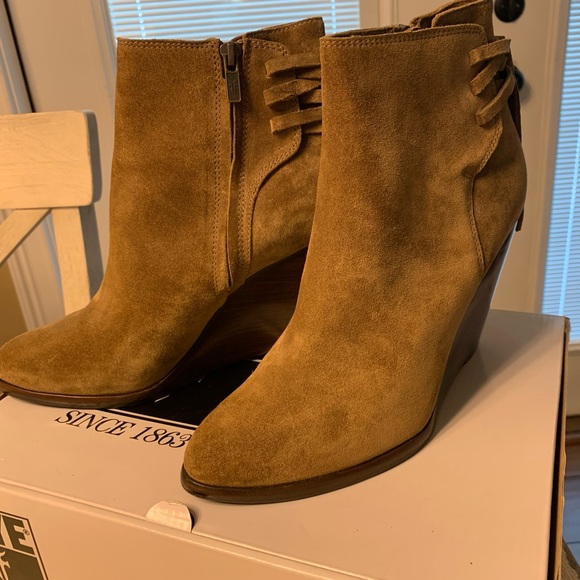 Frye size 9 1/2 cashew suede Cece Tassel booties - Picture 2 of 7